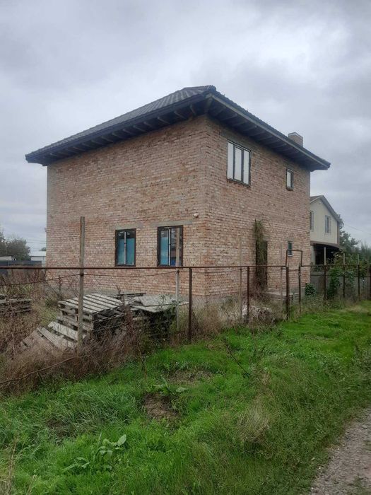 Продам 2-х этажный дом на поселке Котовского