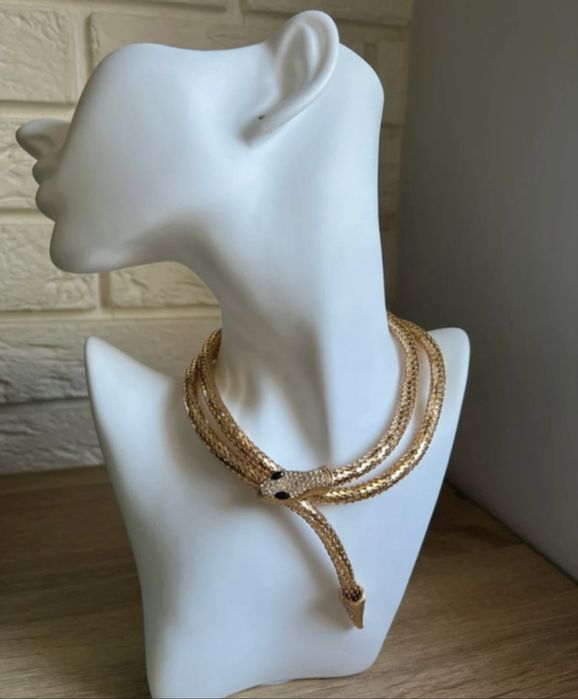 Nowy naszyjnik – złoty wąż na magnes.