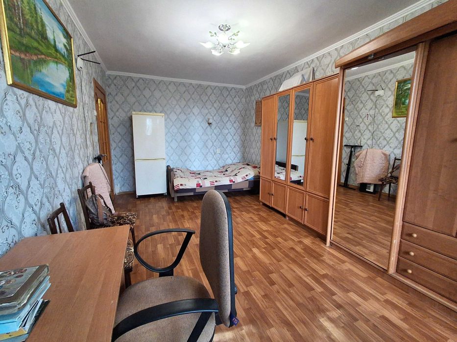 смт Таїрове, найблище передмістя Одеси. Однокімнатна квартира з газовим опалення