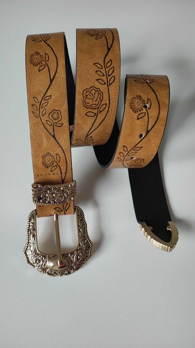 Szeroki pasek damski z elegancką klamrą