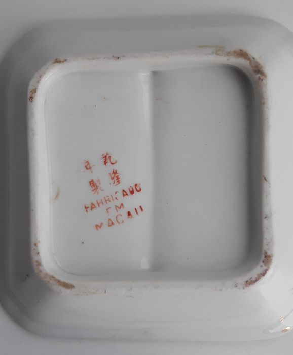 Duas Tacinhas Antigas em Porcelana Oriental