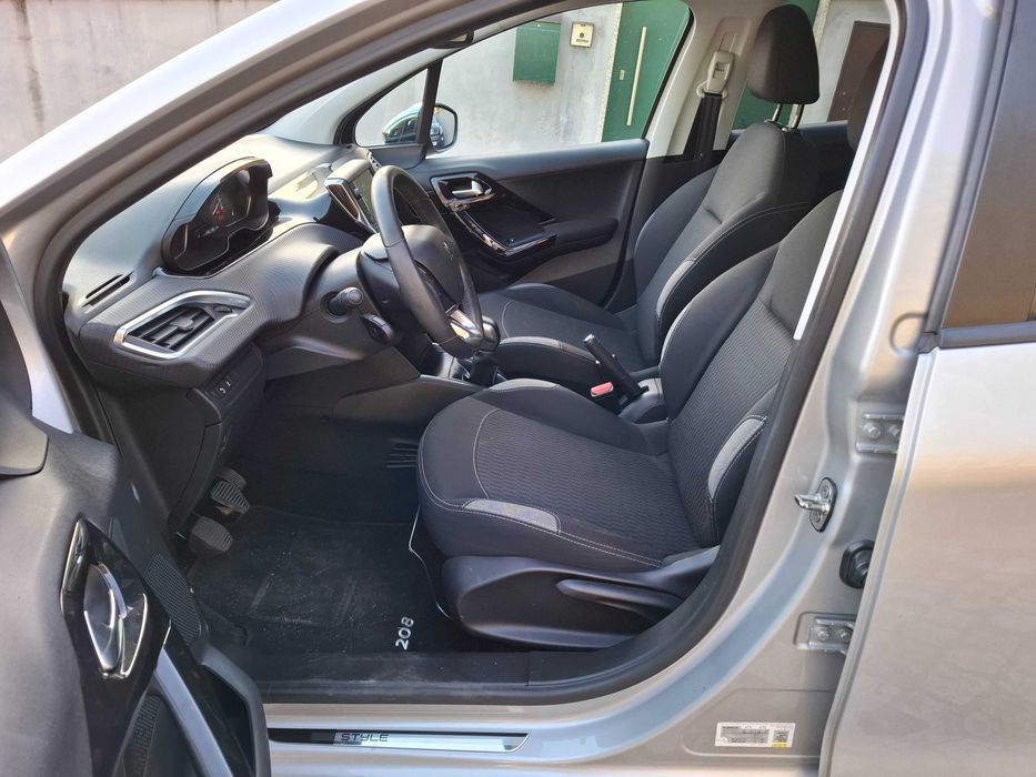 Peugeot 208 1.6 BlueHDi Style Apenas 111 Mil Kms Nacional de 2016/11