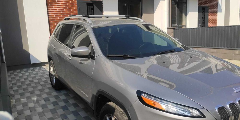 Новые аэро поперечины RW 39 под штатные рeйлинги Jeep Cherokee