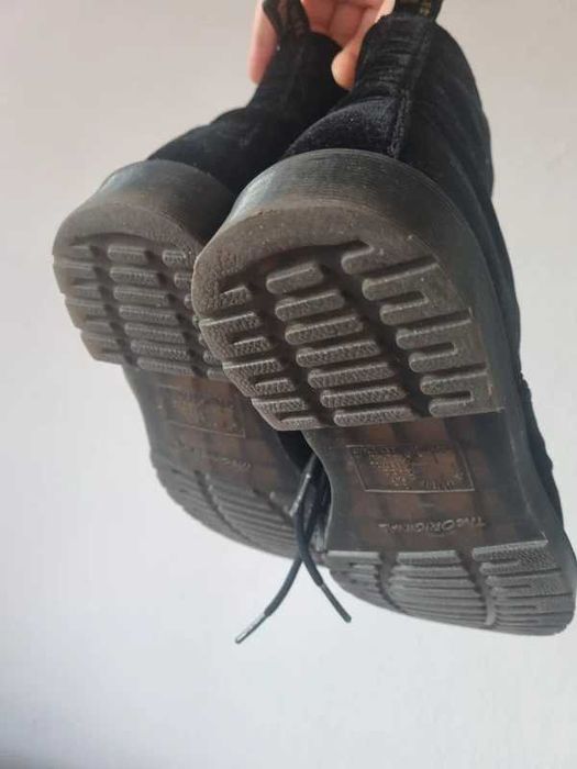 Dr. Martens Pascal velvet welurowe czarne buty trzewiki martensy