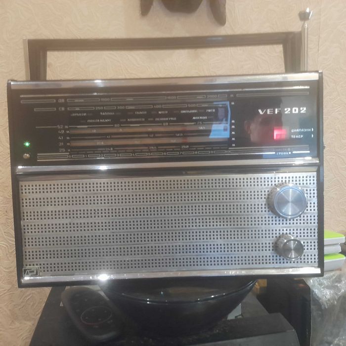 Радиоприёмник ВЭФ - 202  с FM.