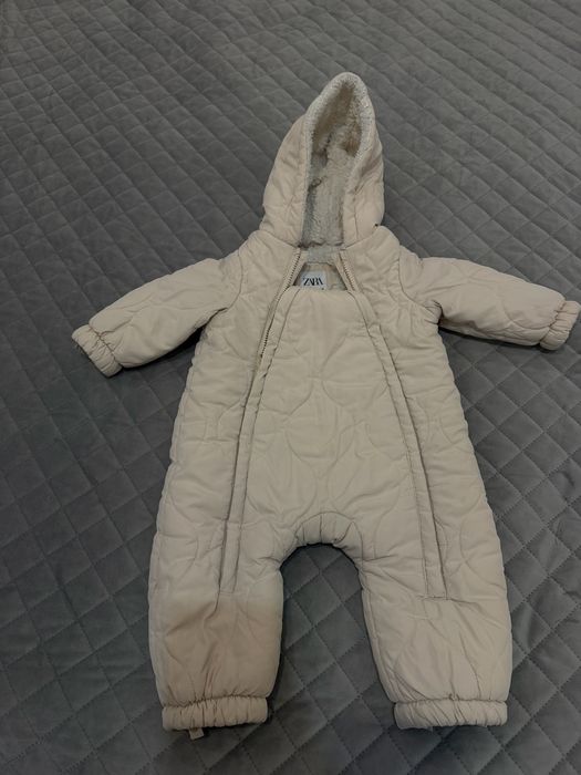 Молочний комбінзон zara 80 розмір 9-12 місяців
