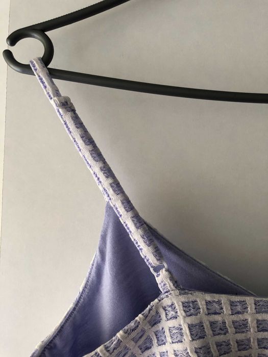 Letni krótki top z falbanką