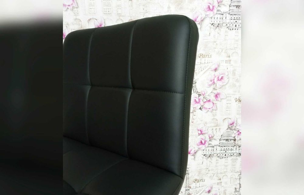 Крісло барне з підніжкою для майстра/Стул барный квадратный кухонный