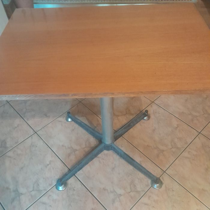 STOLIK na jednej nodze