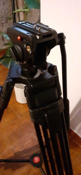 Tripé para câmara de filmar profissional Omegon