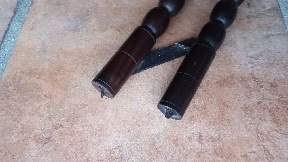 Mesa de apoio em pau preto de Moçambique