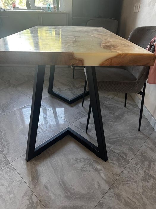 Продам стіл з епоксидної смоли