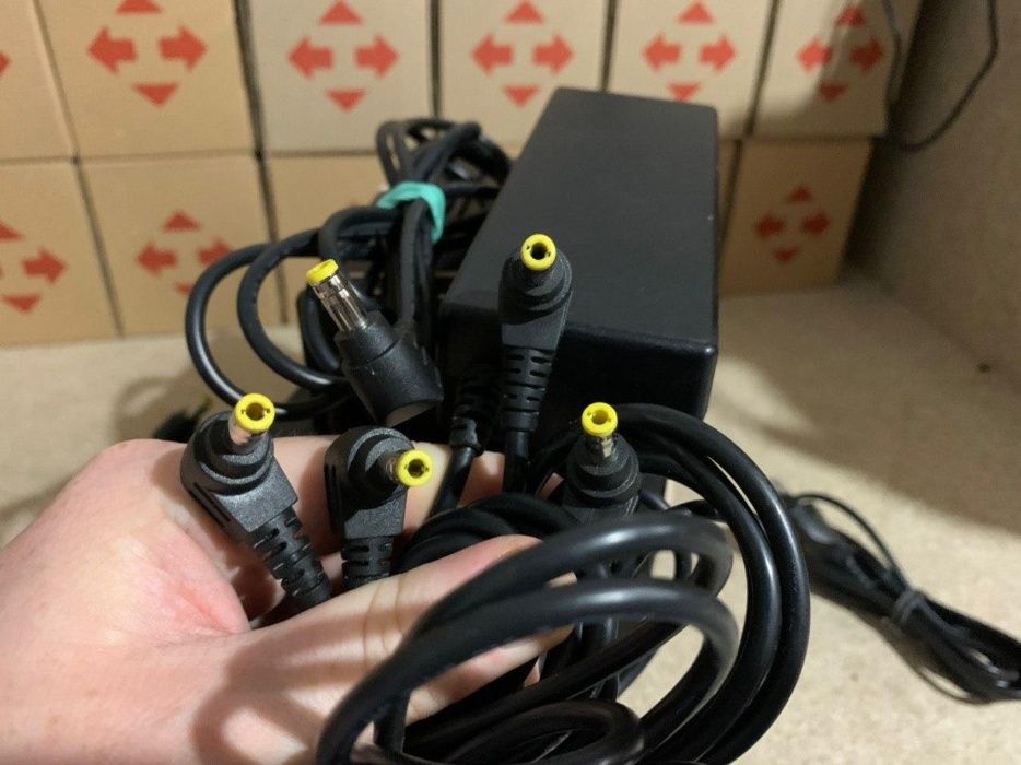 Оригінальний блок живлення Fujitsu 5.5*2.5 (19v 5,27) 2Pin 100w |