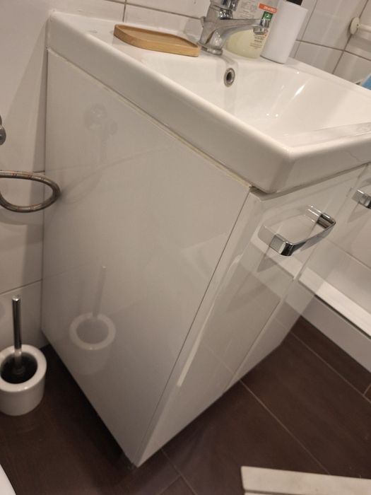 Szafka łazienkowa z umywalką