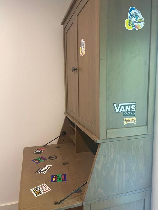 Secretária com armário