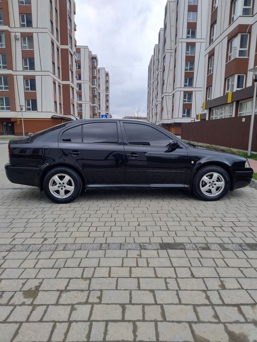 Skoda Octavia 1.9 TDI дизель чорна гарний стан