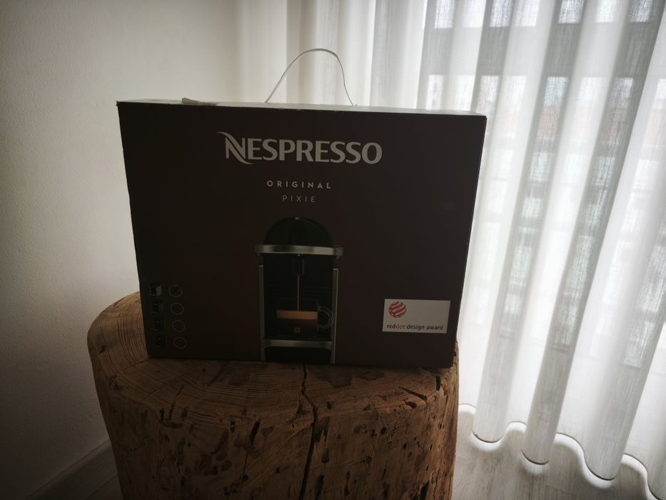 Máquina Nespresso Pixie