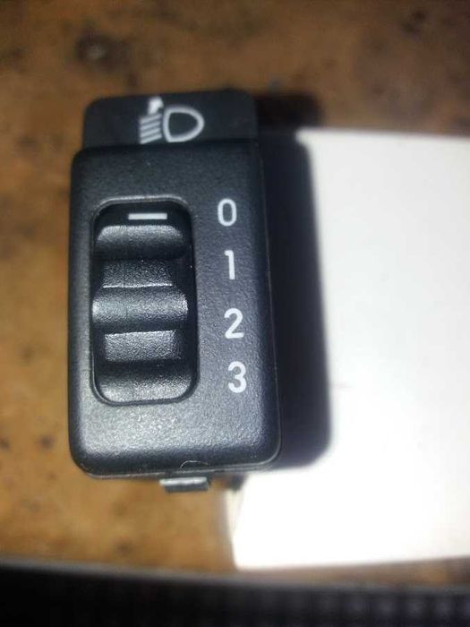 Opel Corsa B - Botão de regulação dos farois