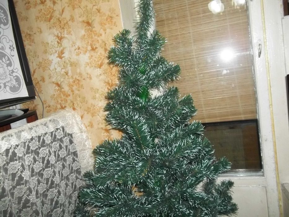 елка на новый год новая