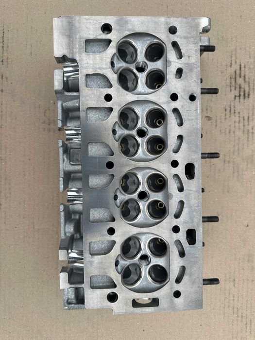 Головка блока Volkswagen Touran 1.6B FSI Skoda Octavia 1.6 FSI ГБЦ 1.6