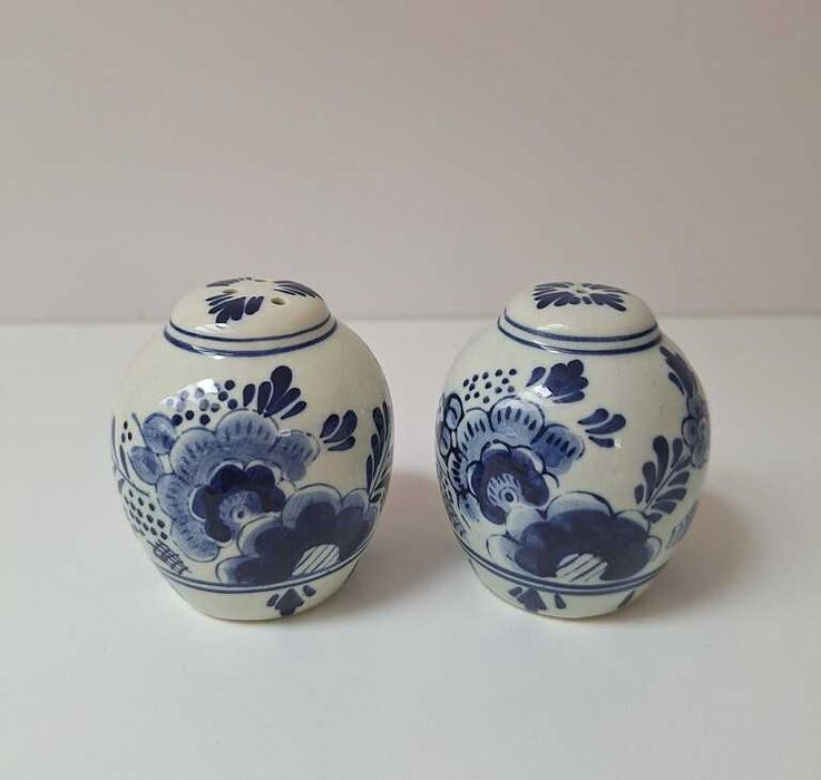 Ceramiczny Zestaw Solniczka i Pieprzniczka – Styl Delft Blue