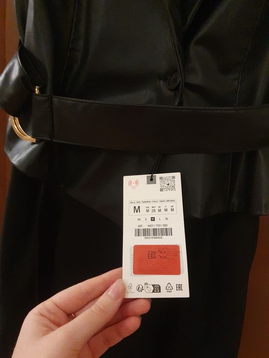 Sukienka ze skórzaną kamizelką