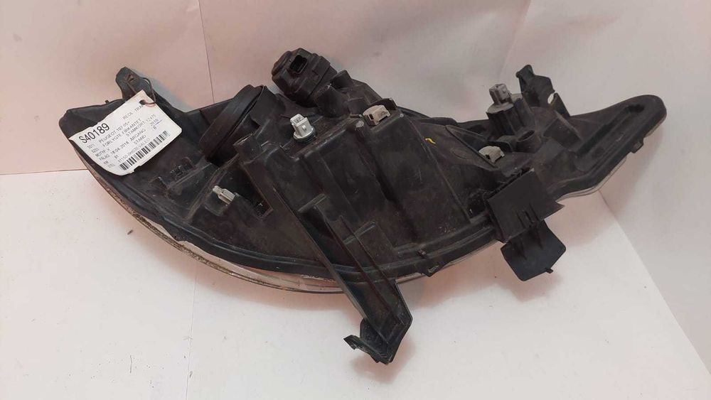 Lampa lewa przód Peugeot 107  2010r Europa