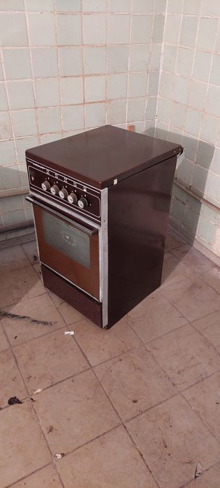 Продаю хорошу газову плиту