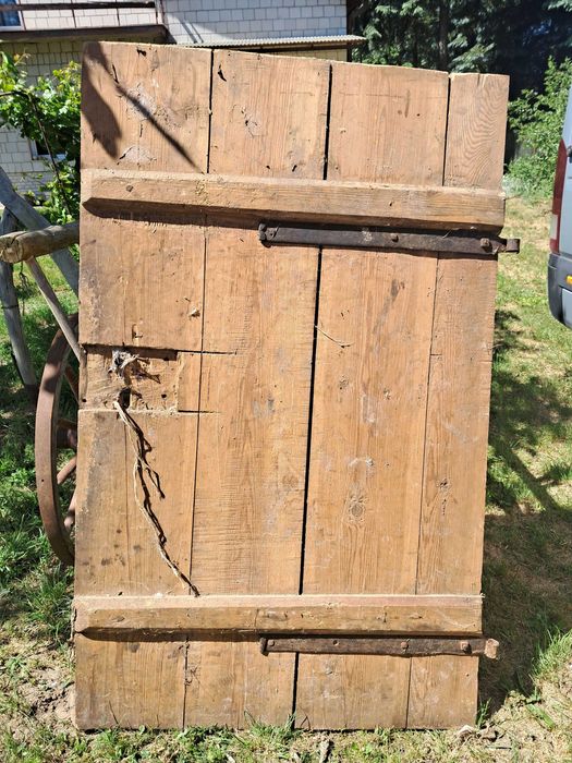 stare drewniane drzwi