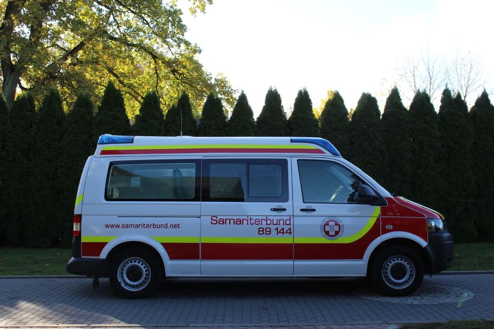 Volkswagen T5  AMBULANS KARETKA