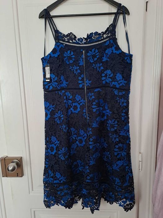 Vestido de festa em renda. Tamanho 44