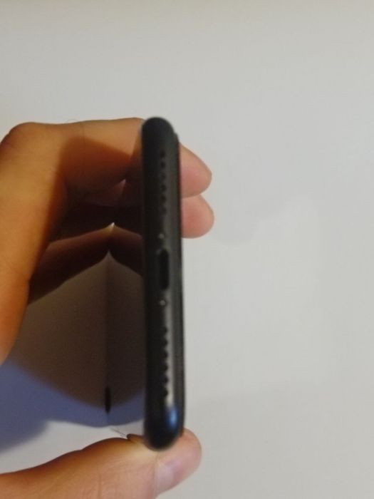 Айфон СЄ 2020 64 гб акб 100%