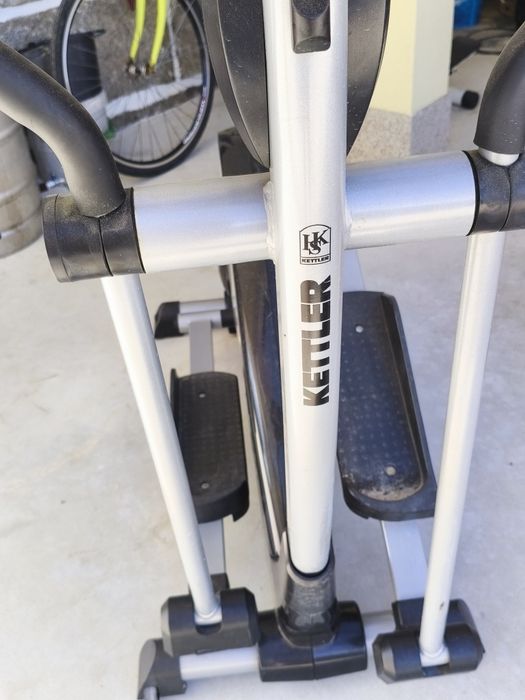Vendo elíptica com pouco Usó. Maquina KETTELR. modelo xs Vito