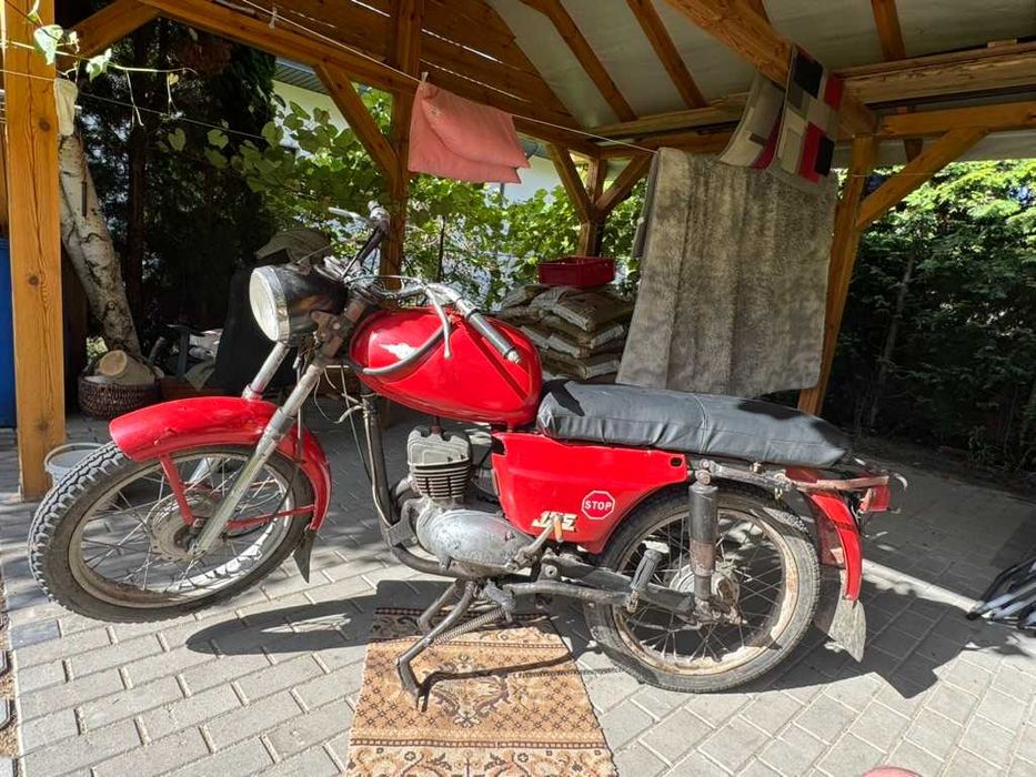 Motor WSK 125 czerwony