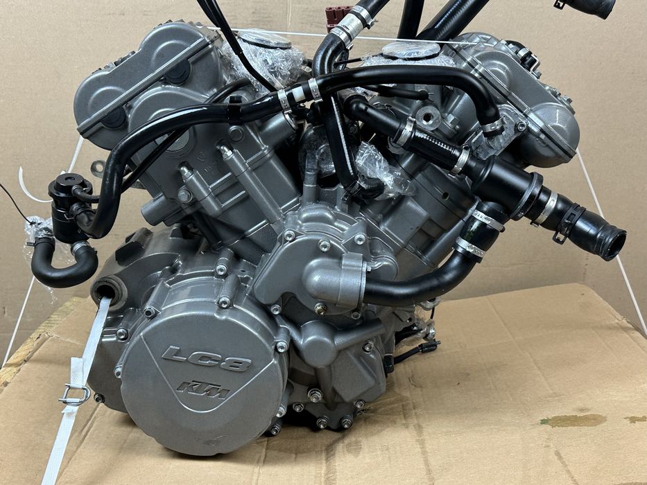 KTM 950 SM LC8 ADV Silnik Motor Engine