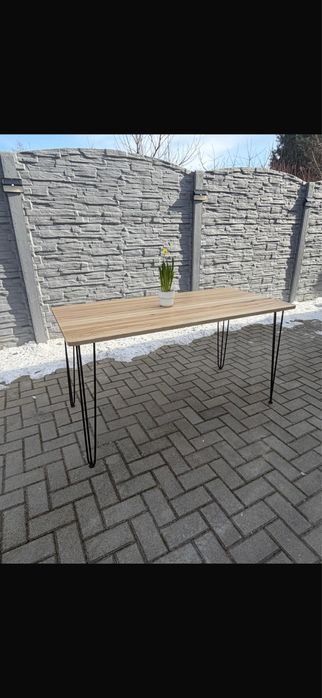 Stół z blatem drewnianym