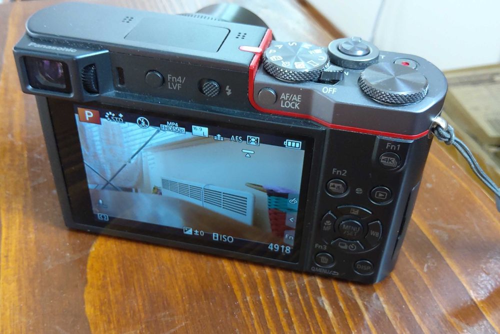 Фотоапарат Panasonic преміум компакт