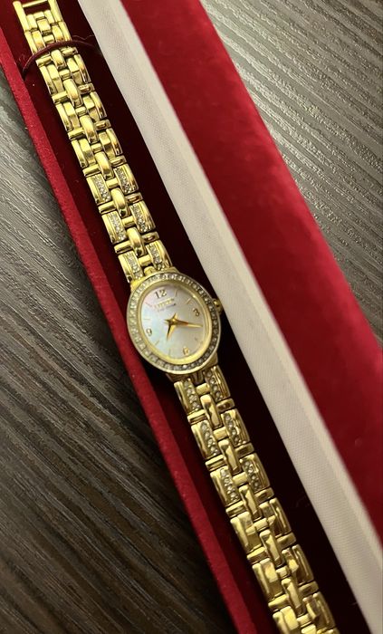 Жіночий годинник CITIZEN Eco-Drive (на сонячній батареї)