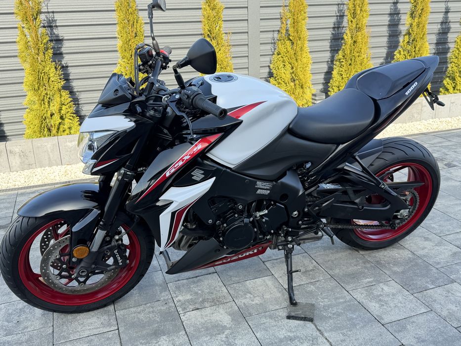 Suzuki gsx s 1000