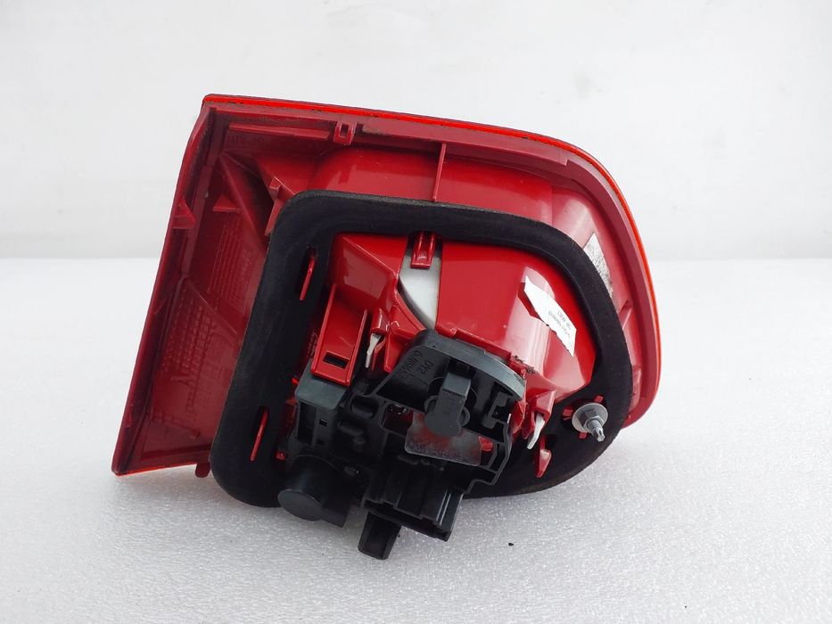 Farolim da mala esquerdo SEAT Ibiza IV ST (6J8, 6P8)