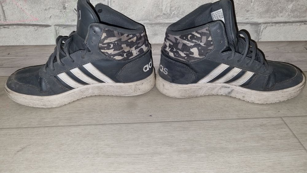 Кроссовки осенние Addidas.