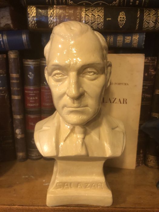 Busto António Oliveira Salazar