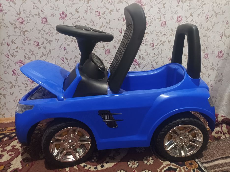 Дитяча машина каталка