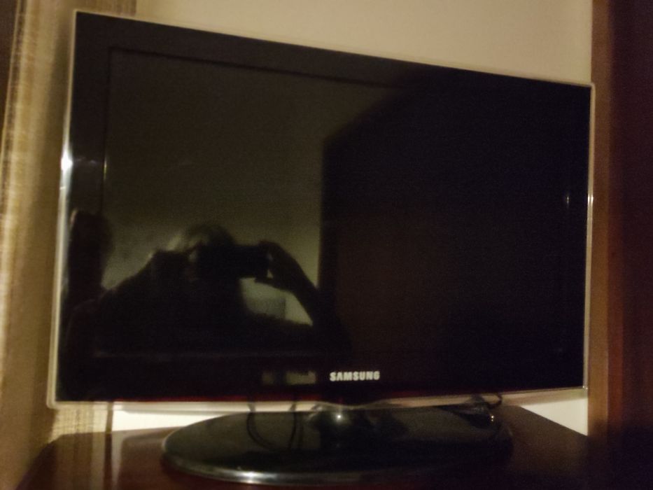 TV Samsung 26" LCD HD (Modelo LE26D450) - Impecável