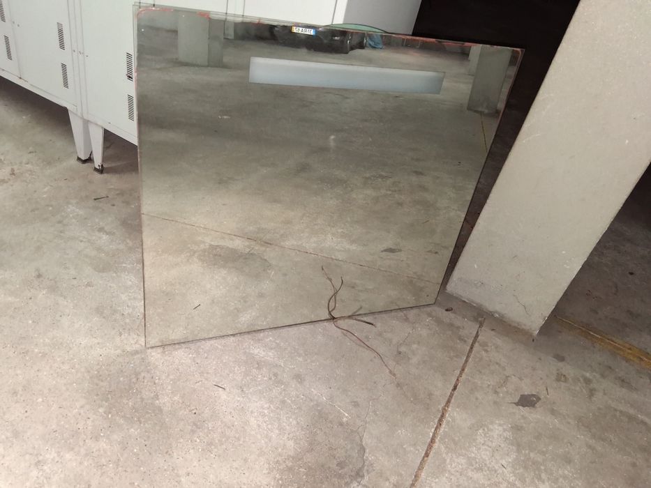 Vendo dois espelhos e resguardo de banheira