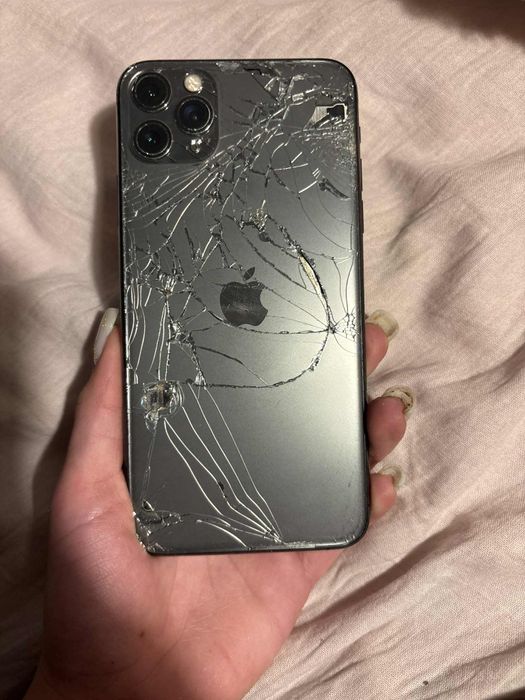 iPhone 11 pro max uszkodzony