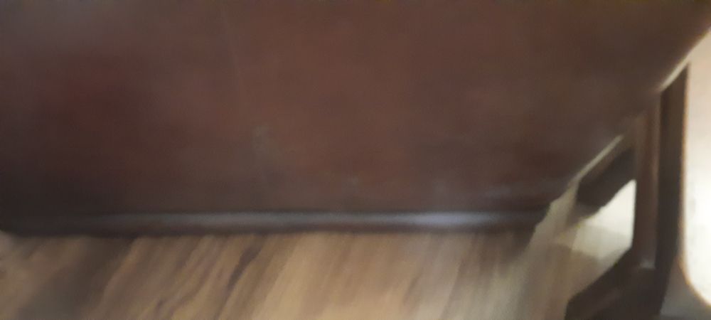 Sofá  de grande porte em pele genuína, muito estimado