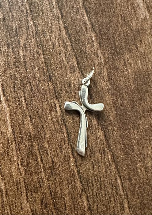 Srebrny krzyzyk. 925