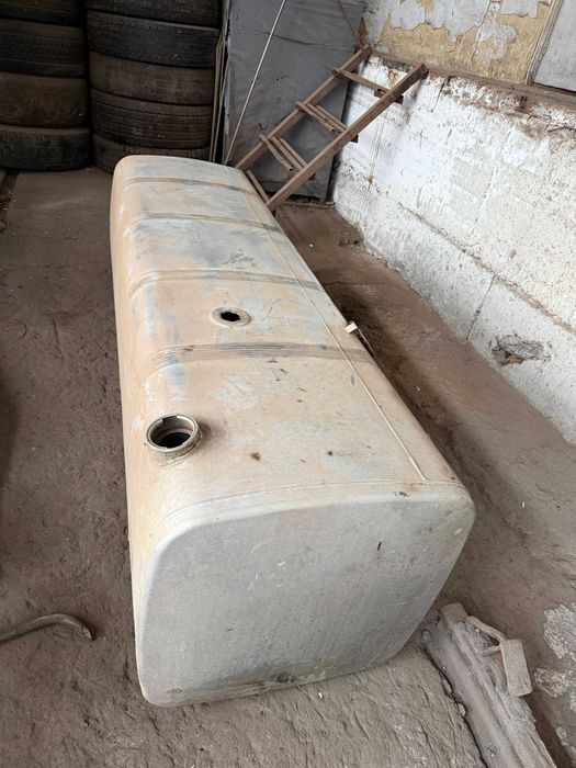 Паливні баки від DAF на 200л і 800л