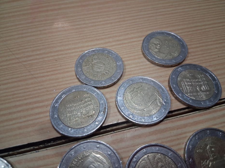 Várias moedas comemorativas